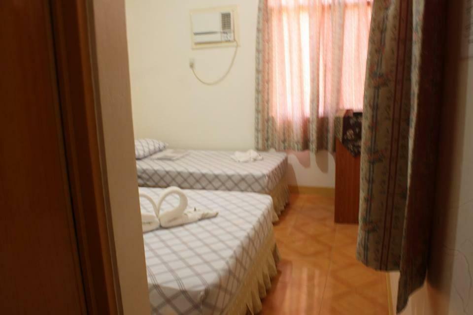 Oslob Malonzo Pension House Esterno foto
